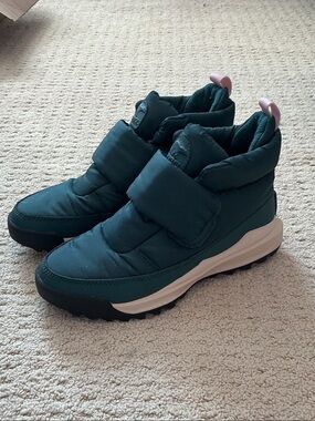 Sorel Size 9 Teal Puffer Snow Boots with Pink Pull Tabs